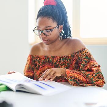 Cours particuliers d'aide aux devoirs, cours de méthodologie ou enseignement primaire avec Thalya