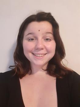 Cours particuliers d'histoire, aide aux devoirs ou enseignement primaire avec Marine