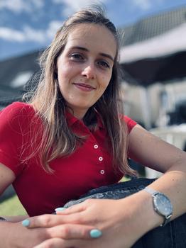 Cours particuliers d'enseignement primaire, français ou aide aux devoirs avec Hayley