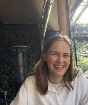 Cours particuliers d'enseignement primaire, espagnol ou aide aux devoirs avec Eveline